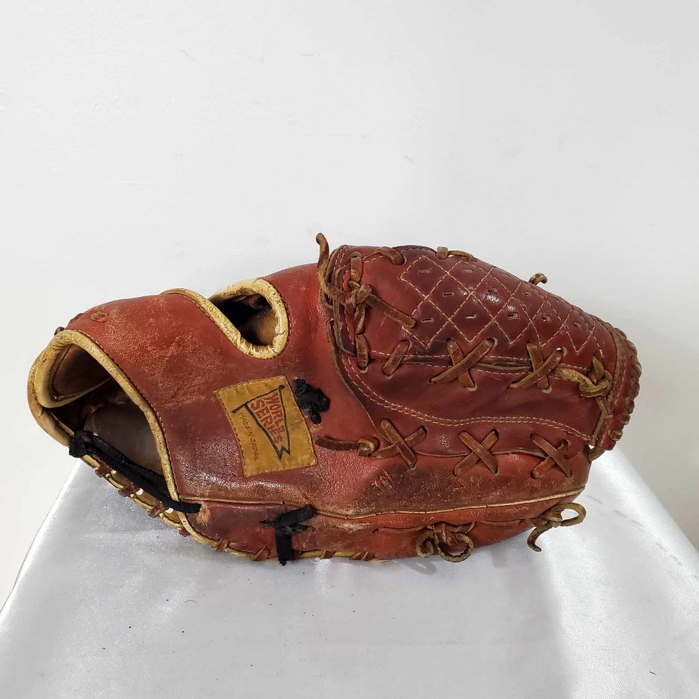 Vintage World series Leather Baseball Glove